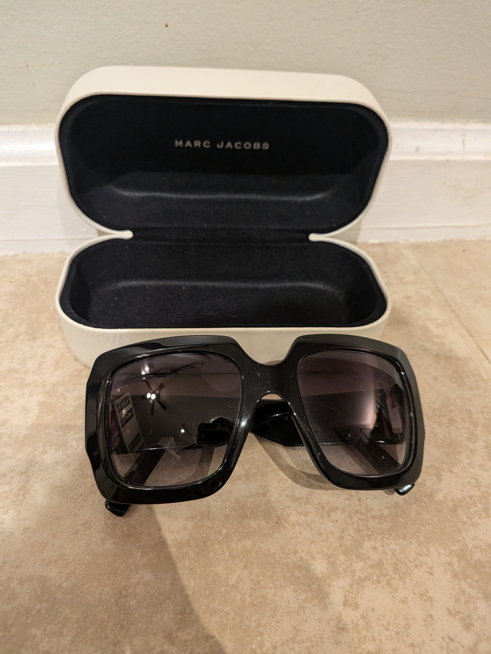 Marc Jacobs Women's Black Oversized Square Sunglasses